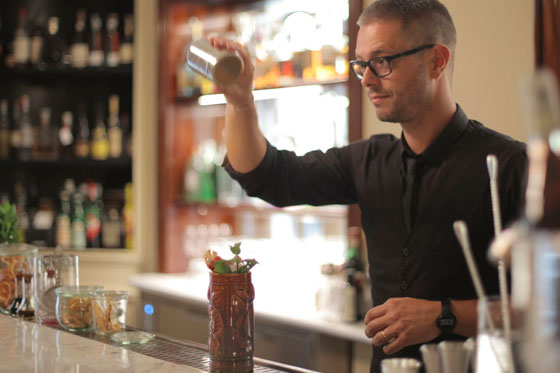 Tips for the Bartender - Turn your Moments into Memories at a Pub